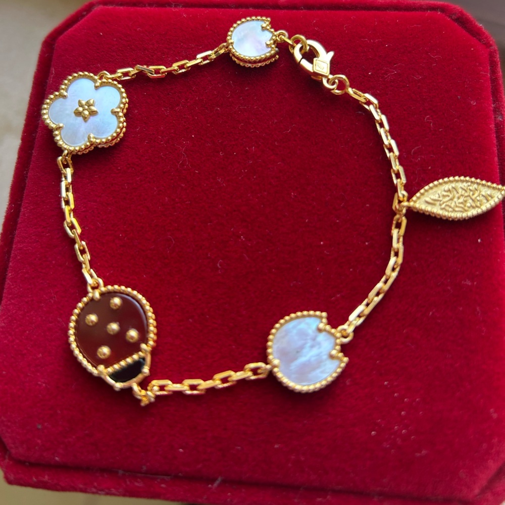 18 KARAT BUG BRACELET 7-7.5 INCHES FIT